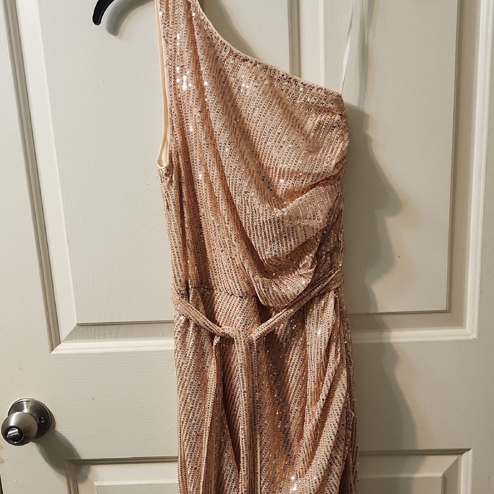 Grace One-Shoulder Shimmering Dress in Gold - Picture 3 of 4